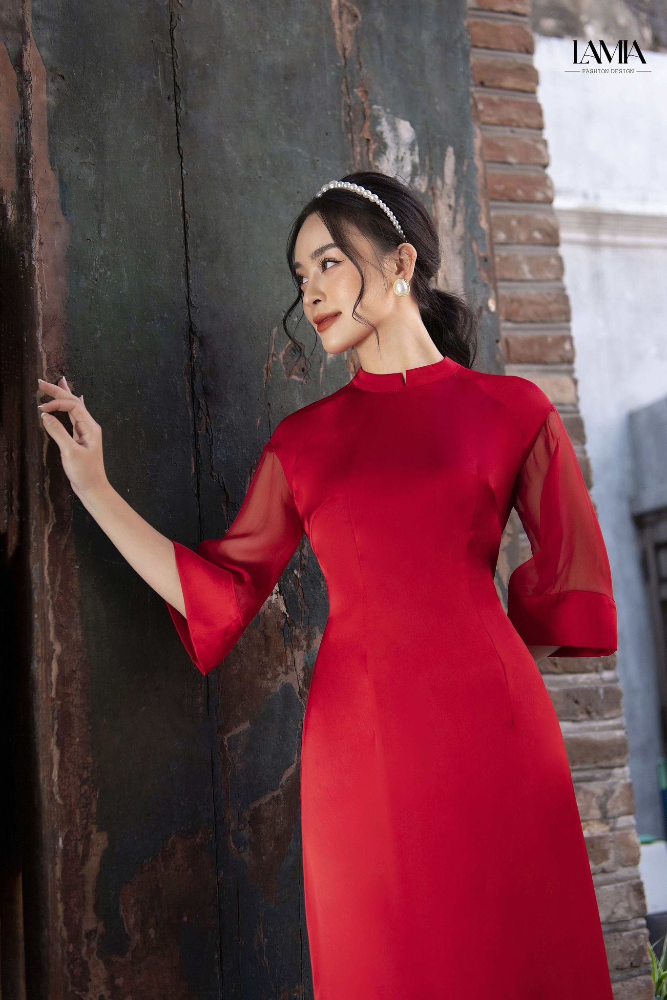 Mẫu áo dài cách tân nữ màu đỏ đẹp 7