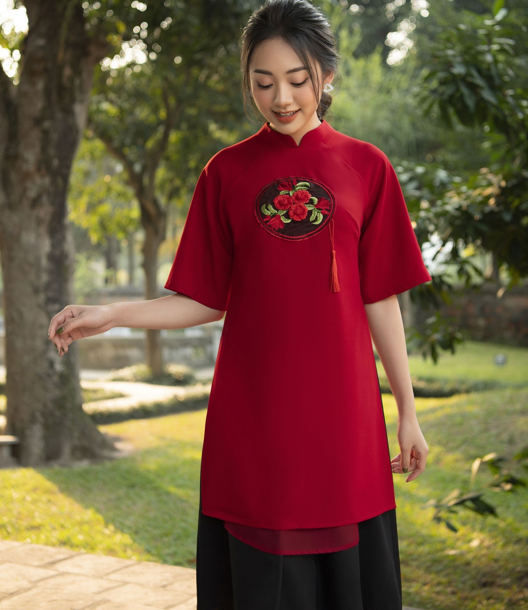 Mẫu áo dài cách tân nữ màu đỏ đẹp 8