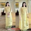 Áo dài cách tân organza thêu vàng, dây nơ cột, tà dài 120cm, phối quần xanh lá mạ.