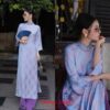 Áo dài gấm xuân màu tím, chất liệu gấm tơ mềm loại 1, dáng suông thoải mái, hoạ tiết gấm thọ dơi sang trọng, phù hợp cho các dịp tiệc tùng và sự kiện.