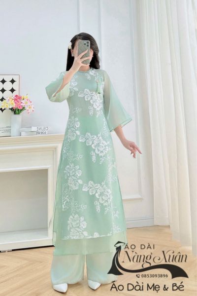 Áo dài cách tân nữ xanh ngọc thêu hoa mặc Tết