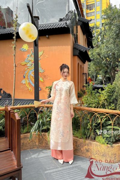 Áo dài cách tân nữ chụp ảnh ngày xuân