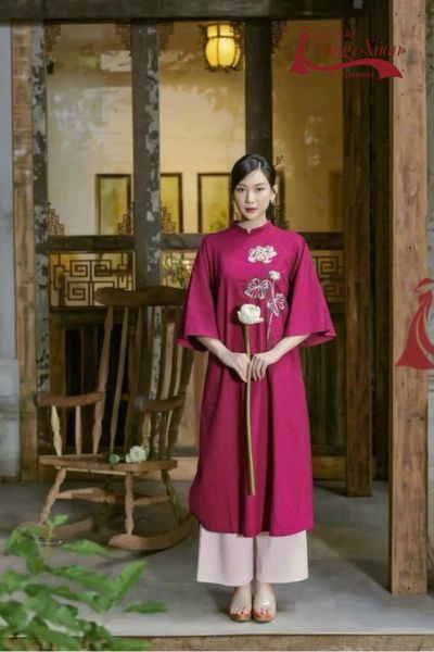 Áo dài hợp mệnh Hỏa màu đỏ rực rỡ