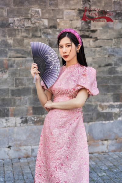 mấn đội đầu ngọc trai trắng phối áo dài đỏ