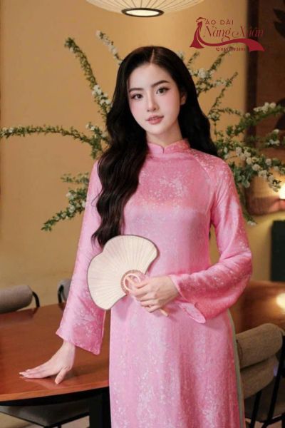 Người phụ nữ Việt rạng ngời trong áo dài cách tân Tết
