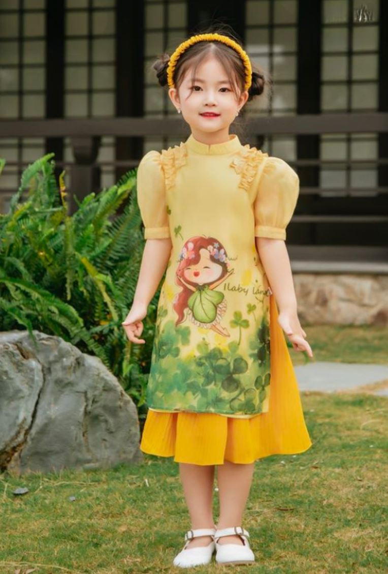 Áo dài cho bé gái 3–4 tuổi form suông, dễ vận động