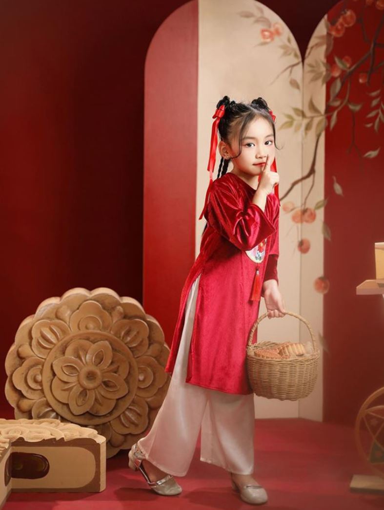 Áo dài bé gái vừa đẹp vừa dễ mặc