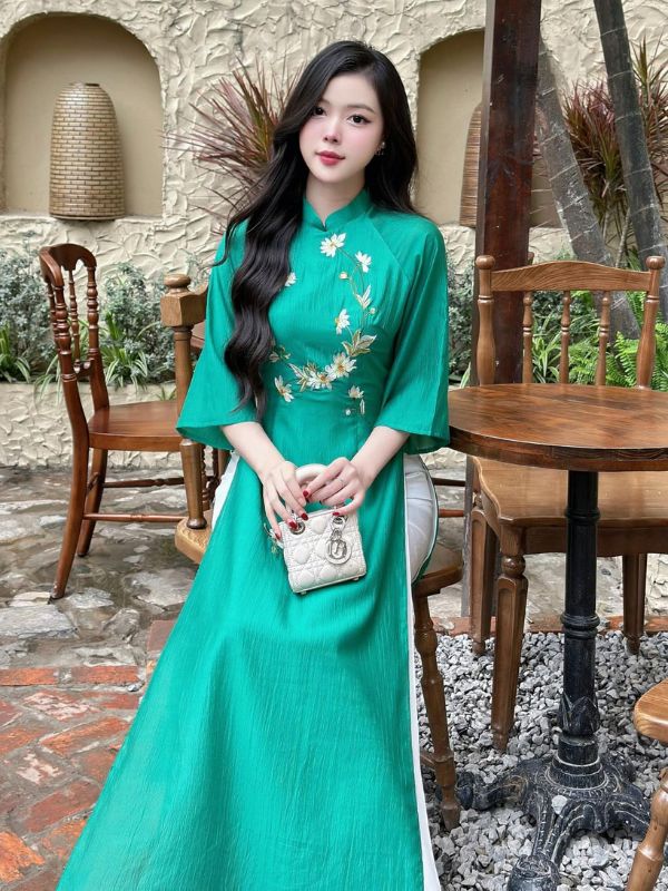 Áo dài cách tân nữ tay lỡ thiết kế thanh lịch