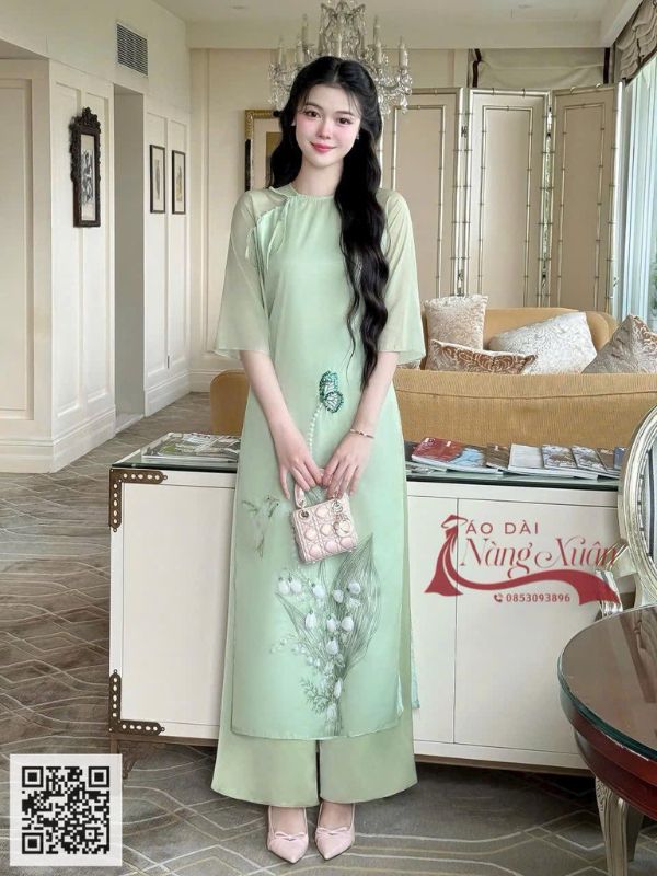 Áo dài cách tân nữ tay lỡ phù hợp phụ nữ trung niên