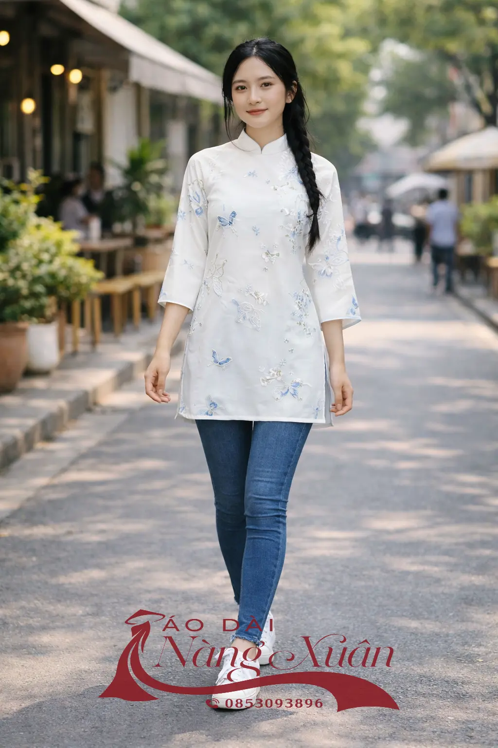 áo dài cách tân tà ngắn phối jeans sneaker trắng street style