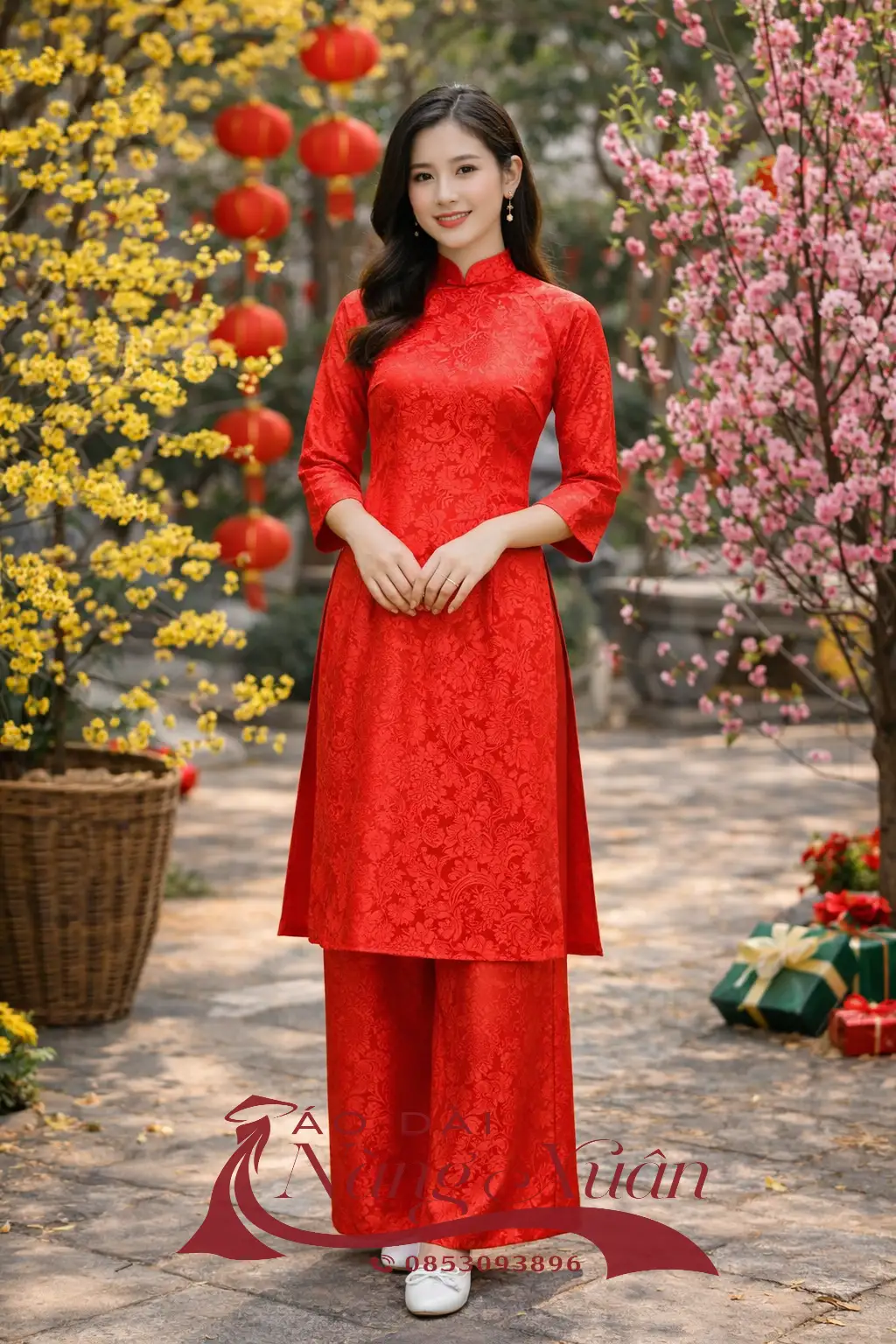 áo dài gấm Tết phối quần ống suông thanh lịch